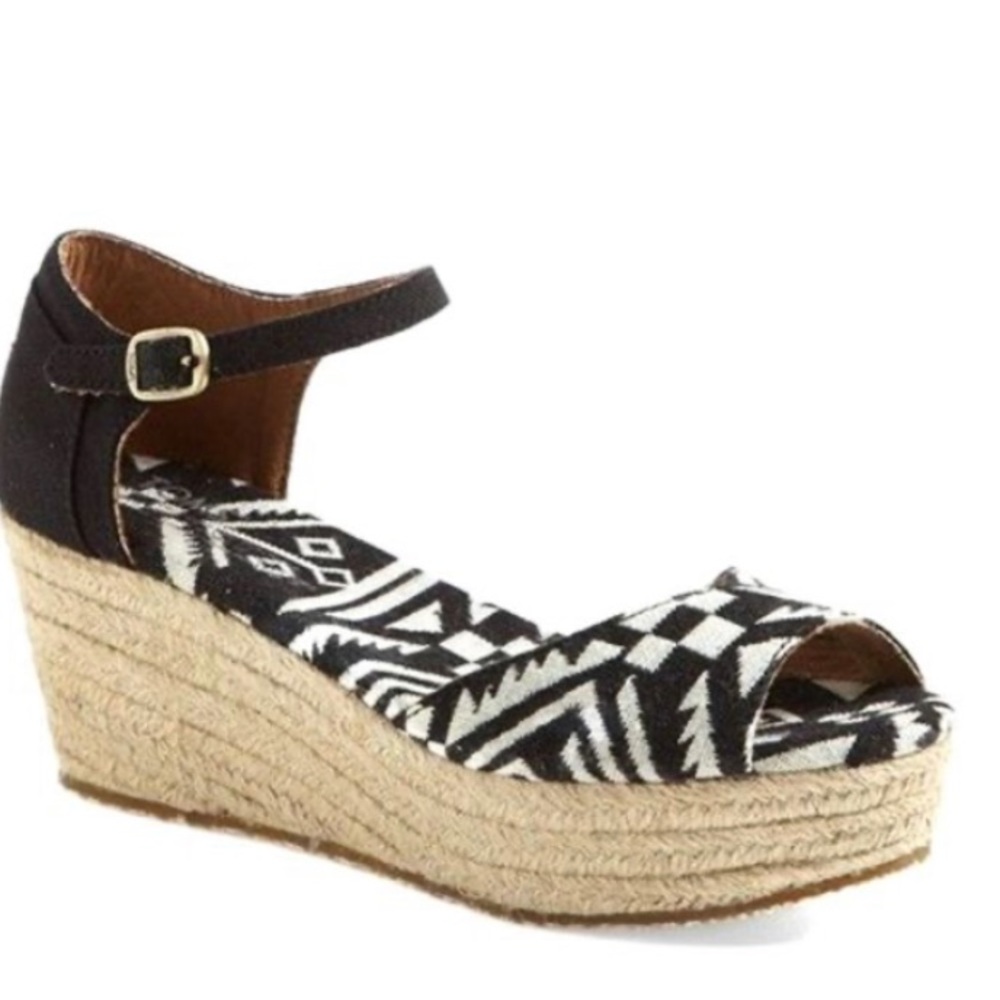 EUC Aztec Toms Wedges size 9